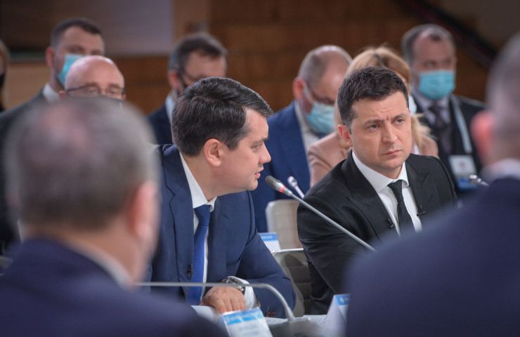 Голова Верховної Ради України Дмитро Разумков,  Президент Володимир Зеленський взяли участь у засіданні Ради розвитку громад та територій у межах Всеукраїнського форуму «Україна 30».