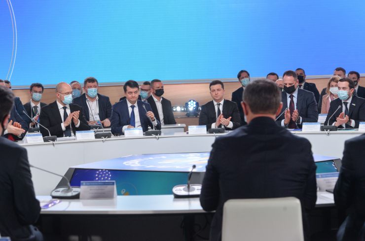 Голова Верховної Ради України Дмитро Разумков,  Президент Володимир Зеленський взяли участь у засіданні Ради розвитку громад та територій у межах Всеукраїнського форуму «Україна 30».