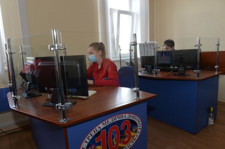Робоча поїздка  Голови Верховної Ради України Дмитра РАЗУМКОВА 
до Вінницької області.

Ознайомлення із роботою медичного центру.
КНП «ТМО «Вінницький обласний центр екстреної медичної допомоги та медицини катастроф Вінницької обласної Ради» обслуговує 1569323 населення.
