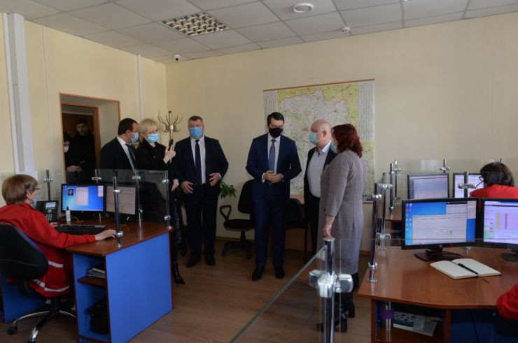 Робоча поїздка  Голови Верховної Ради України Дмитра РАЗУМКОВА 
до Вінницької області.

Ознайомлення із роботою медичного центру.
КНП «ТМО «Вінницький обласний центр екстреної медичної допомоги та медицини катастроф Вінницької обласної Ради» обслуговує 1569323 населення.
