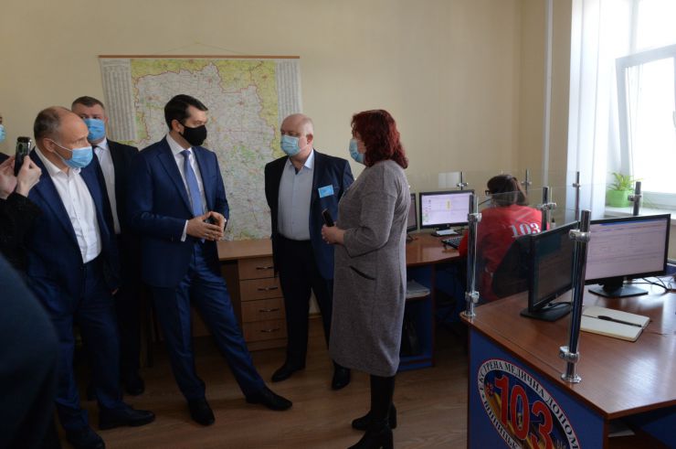 Робоча поїздка  Голови Верховної Ради України Дмитра РАЗУМКОВА 
до Вінницької області.

Ознайомлення із роботою медичного центру.
КНП «ТМО «Вінницький обласний центр екстреної медичної допомоги та медицини катастроф Вінницької обласної Ради» обслуговує 1569323 населення.
