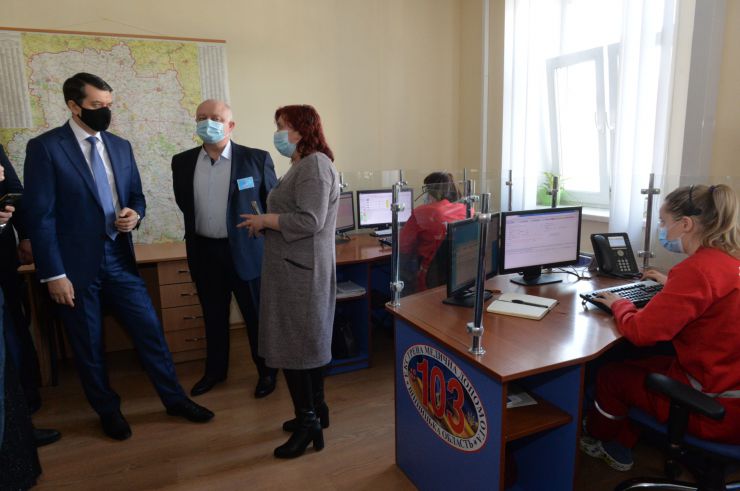 Робоча поїздка  Голови Верховної Ради України Дмитра РАЗУМКОВА 
до Вінницької області.

Ознайомлення із роботою медичного центру.
КНП «ТМО «Вінницький обласний центр екстреної медичної допомоги та медицини катастроф Вінницької обласної Ради» обслуговує 1569323 населення.
