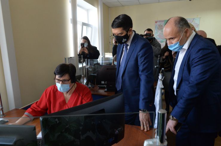 Робоча поїздка  Голови Верховної Ради України Дмитра РАЗУМКОВА 
до Вінницької області.

Ознайомлення із роботою медичного центру.
КНП «ТМО «Вінницький обласний центр екстреної медичної допомоги та медицини катастроф Вінницької обласної Ради» обслуговує 1569323 населення.
