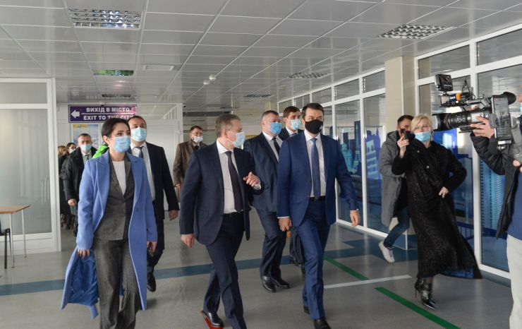 Голова Верховної Ради Україна Дмитро Разумков у межах робочої поїздки до Вінницької області ознайомився з дорожньою картою реконструкції аеропорту “Вінниця”.