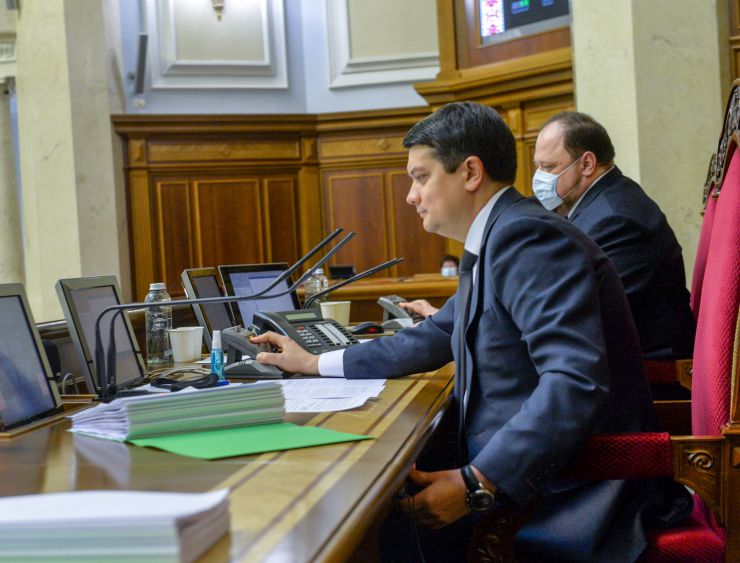 Пленарне засідання Верховної Ради України.
   
Голова Верховної Ради України Дмитро Разумков відкрив пленарне засідання. 
На пропозицію Голови Верховної Ради Дмитра Разумкова народні депутати хвилиною мовчання вшанували пам’ять першого міністра закордонних справ України Анатолія Зленка, який пішов з життя.
Відбулося Тестування роботи сенсорної кнопки системи голосування «Рада-3».
Прийнято Закон 