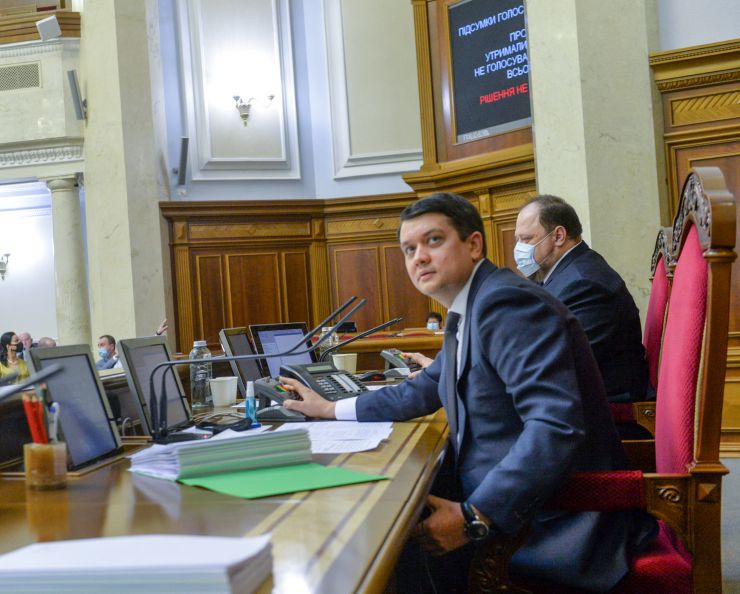 Пленарне засідання Верховної Ради України.
   
Голова Верховної Ради України Дмитро Разумков відкрив пленарне засідання. 
На пропозицію Голови Верховної Ради Дмитра Разумкова народні депутати хвилиною мовчання вшанували пам’ять першого міністра закордонних справ України Анатолія Зленка, який пішов з життя.
Відбулося Тестування роботи сенсорної кнопки системи голосування «Рада-3».
Прийнято Закон 
