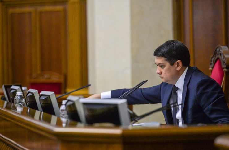 Пленарне засідання Верховної Ради України.
   
Голова Верховної Ради України Дмитро Разумков відкрив пленарне засідання. 
На пропозицію Голови Верховної Ради Дмитра Разумкова народні депутати хвилиною мовчання вшанували пам’ять першого міністра закордонних справ України Анатолія Зленка, який пішов з життя.
Відбулося Тестування роботи сенсорної кнопки системи голосування «Рада-3».
Прийнято Закон 