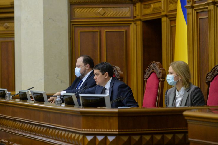 Пленарне засідання Верховної Ради України.
   
Голова Верховної Ради України Дмитро Разумков відкрив пленарне засідання. 
На пропозицію Голови Верховної Ради Дмитра Разумкова народні депутати хвилиною мовчання вшанували пам’ять першого міністра закордонних справ України Анатолія Зленка, який пішов з життя.
Відбулося Тестування роботи сенсорної кнопки системи голосування «Рада-3».
Прийнято Закон 
