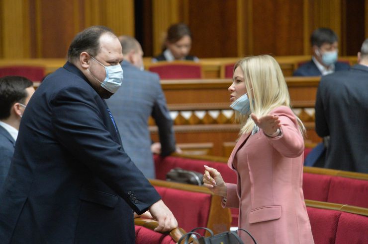 Пленарне засідання Верховної Ради України.
Пленарне засідання відкрив Перший заступник Голови Верховної Ради України Руслан Стефанчук.
Із заявою від двох фракцій виступив народний депутат Михайло Забродський.
Головуючий повідомив про процедуру розгляду Звіту під час пленарного засідання і надав слово для доповіді виконуючому обов'язки директора Державного бюро розслідувань Олексію Сухачову.
