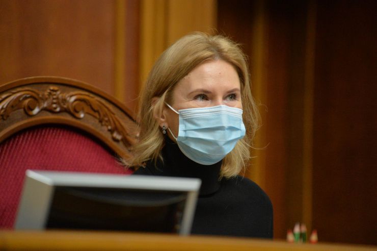 Пленарне засідання Верховної Ради України.
Пленарне засідання відкрив Перший заступник Голови Верховної Ради України Руслан Стефанчук. 
Із заявою від двох фракцій виступив народний депутат Михайло Забродський.
Головуючий повідомив про процедуру розгляду Звіту під час пленарного засідання і надав слово для доповіді виконуючому обов'язки директора Державного бюро розслідувань Олексію Сухачову.
Олена Кондратюк
