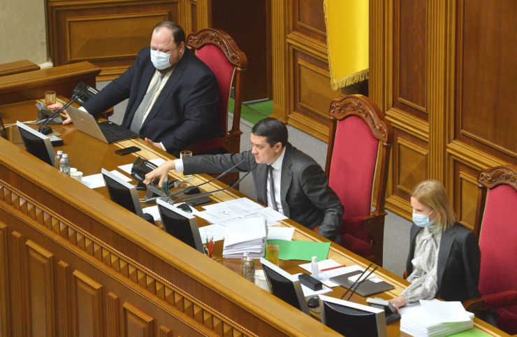 Пленарне засідання Верховної Ради України.
Голова Верховної Ради України Дмитро Разумков відкрив пленарне засідання.
Парламентарії розглядають три законопроекти про внесення змiн до Закону України “Про державне регулювання діяльності щодо організації та проведення азартних ігор
