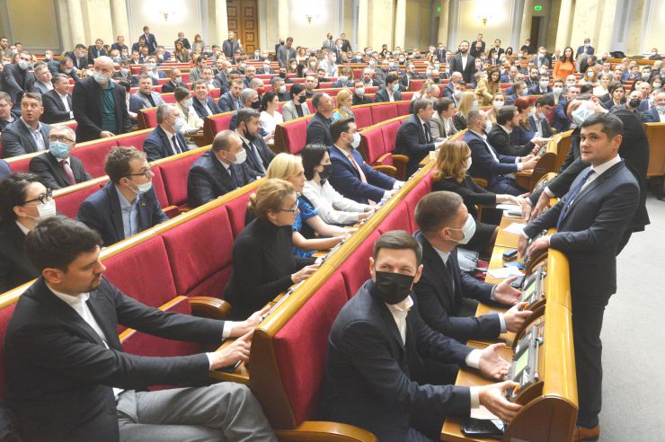 Пленарне засідання Верховної Ради України.
Голова Верховної Ради України Дмитро Разумков відкрив пленарне засідання.
Парламентарії розглядають три законопроекти про внесення змiн до Закону України “Про державне регулювання діяльності щодо організації та проведення азартних ігор