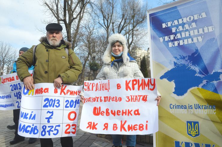 Щорічна акція солідарності з українським Кримом. Під час акції зі словами підтримки до мешканців Криму звернуться звільнені політичні в'язні, кримські журналісти та громадські діячі, представники Меджлісу кримськотатарського народу, органів державної влади, правозахисники та інші небайдужі громадяни. Всі, хто хоче підтримати мешканців Криму в окупації, зможуть взяти участь у бук-кросингу. Приносьте на акцію книжки українських авторів, а вже на місці підписуйте листівки зі словами підтримки. Ці книги та листівки згодом будуть розміщені на українських КПВВ з Кримом, де їх зможуть брати кримчани, які перетинають адмінмежу. 
Київ, вул. Володимирська, 60, парк ім. Т.Шевченка
