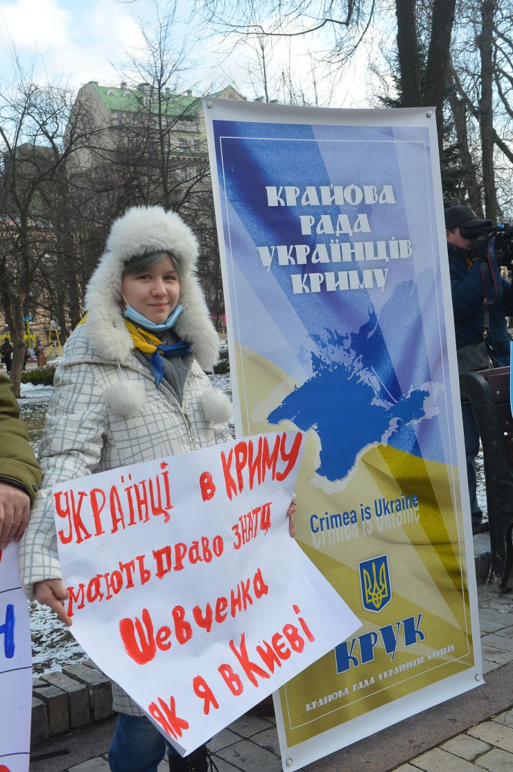 Щорічна акція солідарності з українським Кримом. Під час акції зі словами підтримки до мешканців Криму звернуться звільнені політичні в'язні, кримські журналісти та громадські діячі, представники Меджлісу кримськотатарського народу, органів державної влади, правозахисники та інші небайдужі громадяни. Всі, хто хоче підтримати мешканців Криму в окупації, зможуть взяти участь у бук-кросингу. Приносьте на акцію книжки українських авторів, а вже на місці підписуйте листівки зі словами підтримки. Ці книги та листівки згодом будуть розміщені на українських КПВВ з Кримом, де їх зможуть брати кримчани, які перетинають адмінмежу. 
Київ, вул. Володимирська, 60, парк ім. Т.Шевченка
