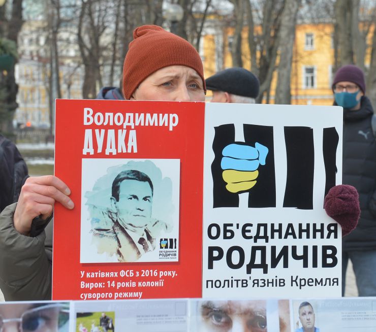 Щорічна акція солідарності з українським Кримом. Під час акції зі словами підтримки до мешканців Криму звернуться звільнені політичні в'язні, кримські журналісти та громадські діячі, представники Меджлісу кримськотатарського народу, органів державної влади, правозахисники та інші небайдужі громадяни. Всі, хто хоче підтримати мешканців Криму в окупації, зможуть взяти участь у бук-кросингу. Приносьте на акцію книжки українських авторів, а вже на місці підписуйте листівки зі словами підтримки. Ці книги та листівки згодом будуть розміщені на українських КПВВ з Кримом, де їх зможуть брати кримчани, які перетинають адмінмежу. 
Київ, вул. Володимирська, 60, парк ім. Т.Шевченка
