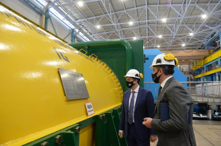 Робоча поїздка Голови Верховної Ради України Дмитра РАЗУМКОВА до Хмельницької області. 
Виробниче підприємство «Хмельницька АЕС». (Хмельницька область, м. Нетішин,  вул. Енергетиків, 20).
Зустрічає: генеральний директор Хмельницької АЕС КОЗЮРА Андрій Ростиславович.
Ознайомлення з роботою підприємства, виробничими потужностями та перспективами розвитку. Спілкування з представниками  трудового колективу.
