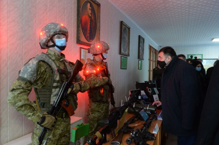 Робоча поїздка Голови Верховної Ради України Дмитра РАЗУМКОВА до Хмельницької області.
Національна академія Державної прикордонної служби України імені Богдана Хмельницького. 
Цей  вищий військовий навчальний заклад - єдиний в країні, який здійснює підготовку прикордонників.

Голови Верховної Ради поспілкувався з  педагогічним колективом і слухачами та вручив відзнаки Верховної Ради України.
