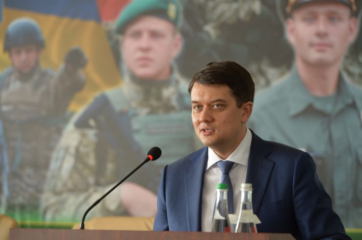 Робоча поїздка Голови Верховної Ради України Дмитра РАЗУМКОВА до Хмельницької області.
Національна академія Державної прикордонної служби України імені Богдана Хмельницького. 
Цей  вищий військовий навчальний заклад - єдиний в країні, який здійснює підготовку прикордонників.

Голови Верховної Ради поспілкувався з  педагогічним колективом і слухачами та вручив відзнаки Верховної Ради України.
