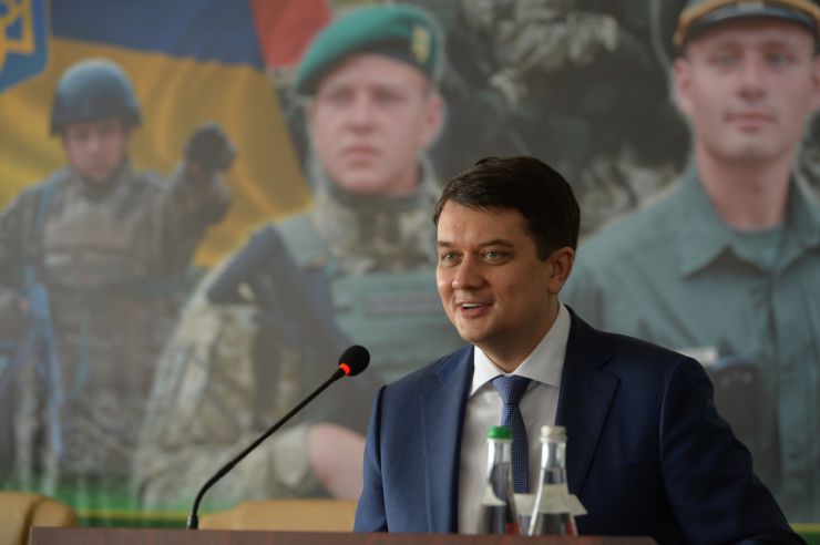 Робоча поїздка Голови Верховної Ради України Дмитра РАЗУМКОВА до Хмельницької області.
Національна академія Державної прикордонної служби України імені Богдана Хмельницького. 
Цей  вищий військовий навчальний заклад - єдиний в країні, який здійснює підготовку прикордонників.

Голови Верховної Ради поспілкувався з  педагогічним колективом і слухачами та вручив відзнаки Верховної Ради України.
