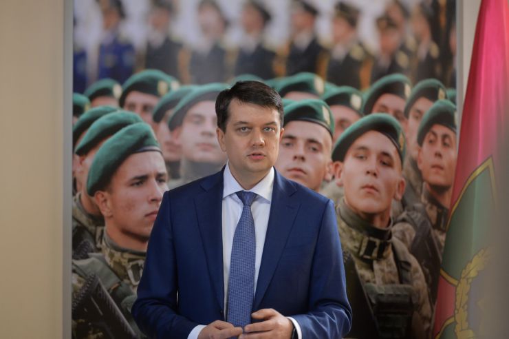 Робоча поїздка Голови Верховної Ради України Дмитра РАЗУМКОВА до Хмельницької області.
Національна академія Державної прикордонної служби України імені Богдана Хмельницького. 
Цей  вищий військовий навчальний заклад - єдиний в країні, який здійснює підготовку прикордонників.

Голови Верховної Ради поспілкувався з  педагогічним колективом і слухачами та вручив відзнаки Верховної Ради України.
