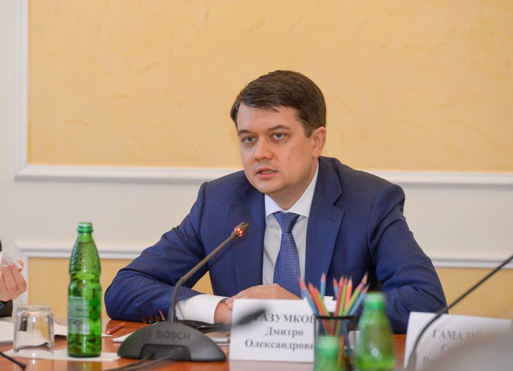 Робоча поїздка Голови Верховної Ради України Д.О. РАЗУМКОВА до Хмельницької області.
Участь у засіданні круглого столу із представниками регіональних бізнес-асоціацій та об’єднань великого бізнесу  «Законодавче забезпечення економічного розвитку регіонів, створення умов для розвитку вітчизняної промисловості, зменшення регуляторного та адміністративного тиску на бізнес».
