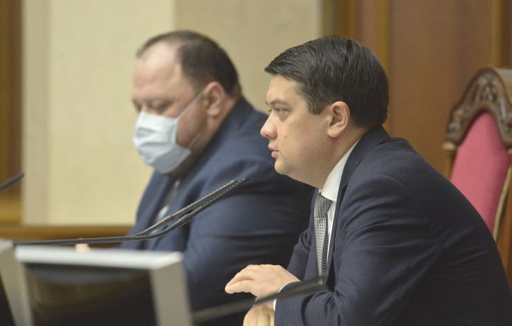 Пленарне засідання Верховної Ради України.

Голова Верховної Ради України Дмитро Разумков відкрив пленарне засідання.
Народні депутати продовжують розглядати правки до законопроекту про внесення змін до Земельного кодексу України та інших законодавчих актів щодо удосконалення системи управління та дерегуляції у сфері земельних відносин №2194, розпочатий на попередньому засіданні.
