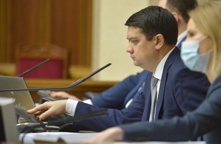 Пленарне засідання Верховної Ради України.

Голова Верховної Ради України Дмитро Разумков відкрив пленарне засідання.
Народні депутати продовжують розглядати правки до законопроекту про внесення змін до Земельного кодексу України та інших законодавчих актів щодо удосконалення системи управління та дерегуляції у сфері земельних відносин №2194, розпочатий на попередньому засіданні.

