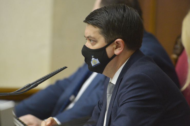 Пленарне засідання Верховної Ради України.

Голова Верховної Ради України Дмитро Разумков відкрив пленарне засідання.
Народні депутати продовжують розглядати правки до законопроекту про внесення змін до Земельного кодексу України та інших законодавчих актів щодо удосконалення системи управління та дерегуляції у сфері земельних відносин №2194, розпочатий на попередньому засіданні.
