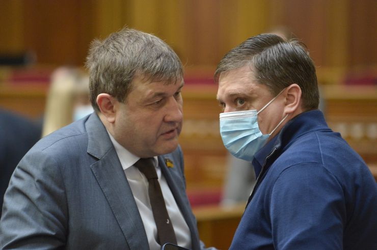 Пленарне засідання Верховної Ради України.

Голова Верховної Ради України Дмитро Разумков відкрив пленарне засідання.
Народні депутати продовжують розглядати правки до законопроекту про внесення змін до Земельного кодексу України та інших законодавчих актів щодо удосконалення системи управління та дерегуляції у сфері земельних відносин №2194, розпочатий на попередньому засіданні. Сергій Литвиненко Роман Іванісов (СН)
