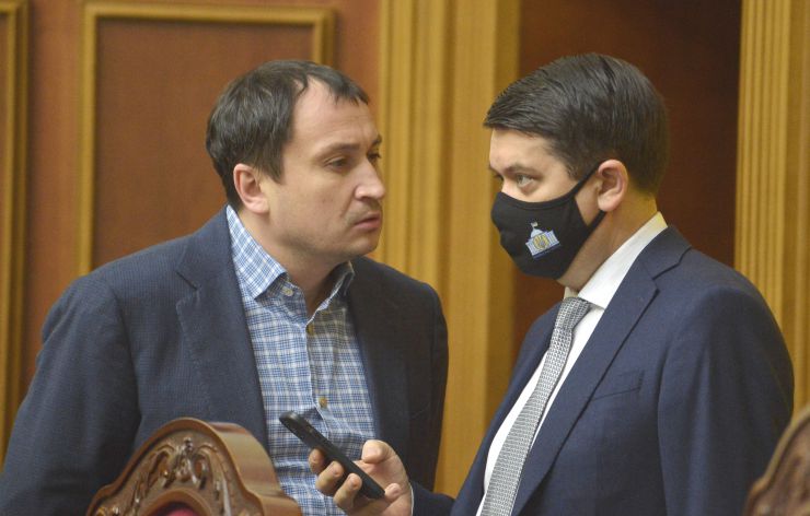 Пленарне засідання Верховної Ради України.

Голова Верховної Ради України Дмитро Разумков відкрив пленарне засідання.
Народні депутати продовжують розглядати правки до законопроекту про внесення змін до Земельного кодексу України та інших законодавчих актів щодо удосконалення системи управління та дерегуляції у сфері земельних відносин №2194, розпочатий на попередньому засіданні. Микола Сольський Дмитро Разумков
