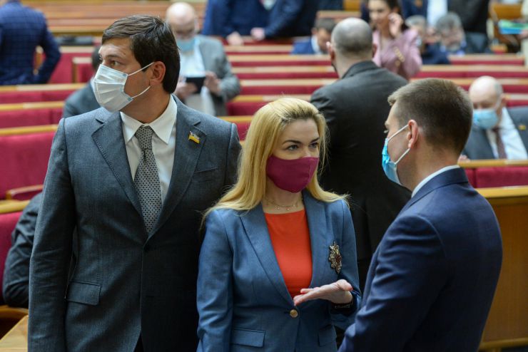 Пленарне засідання Верховної Ради України.
Голова Верховної Ради України Дмитро Разумков відкрив пленарне засідання.

Народні депутати продовжують розглядати правки до законопроекту про внесення змін до Земельного кодексу України та інших законодавчих актів щодо удосконалення системи управління та дерегуляції у сфері земельних відносин №2194, розпочатий на попередньому засіданні. Андрій Одарченко, Олена Мошенець
