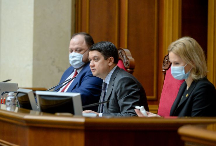 Пленарне засідання Верховної Ради України.
Голова Верховної Ради України Дмитро Разумков відкрив пленарне засідання.

Народні депутати продовжують розглядати правки до законопроекту про внесення змін до Земельного кодексу України та інших законодавчих актів щодо удосконалення системи управління та дерегуляції у сфері земельних відносин №2194, розпочатий на попередньому засіданні.
