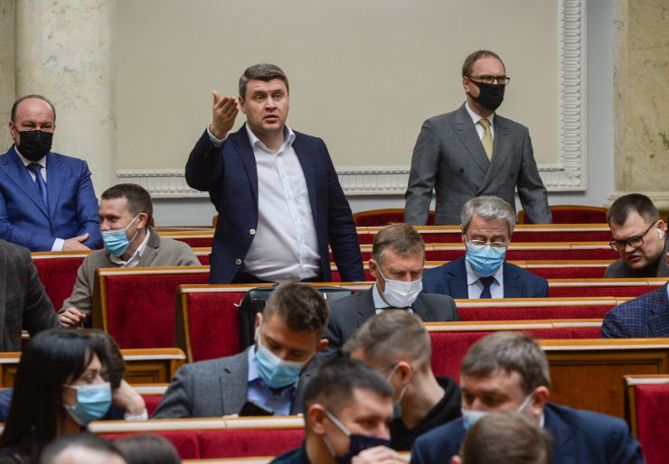 Пленарне засідання Верховної Ради України.
Голова Верховної Ради України Дмитро Разумков відкрив пленарне засідання.

Народні депутати продовжують розглядати правки до законопроекту про внесення змін до Земельного кодексу України та інших законодавчих актів щодо удосконалення системи управління та дерегуляції у сфері земельних відносин №2194, розпочатий на попередньому засіданні. Вадим Івченко
