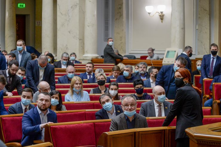 Пленарне засідання Верховної Ради України.
Голова Верховної Ради України Дмитро Разумков відкрив пленарне засідання.

Народні депутати продовжують розглядати правки до законопроекту про внесення змін до Земельного кодексу України та інших законодавчих актів щодо удосконалення системи управління та дерегуляції у сфері земельних відносин №2194, розпочатий на попередньому засіданні.
