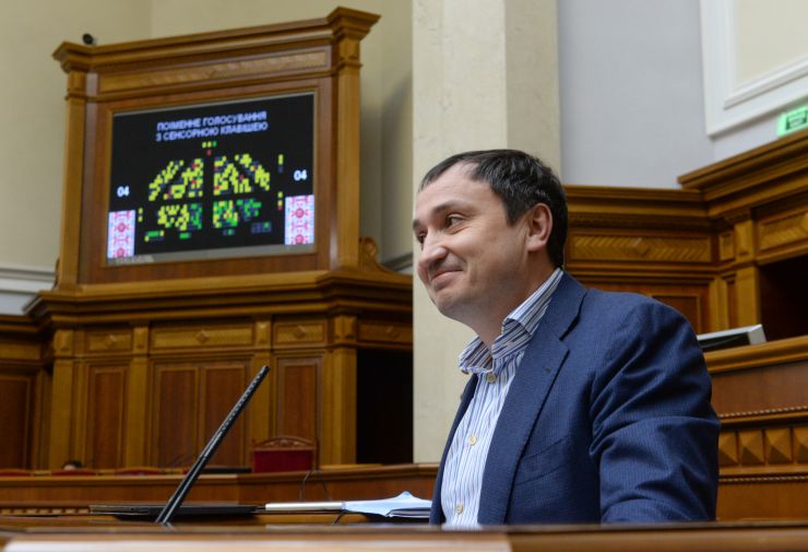 Пленарне засідання Верховної Ради України.
Голова Верховної Ради України Дмитро Разумков відкрив пленарне засідання.

Народні депутати продовжують розглядати правки до законопроекту про внесення змін до Земельного кодексу України та інших законодавчих актів щодо удосконалення системи управління та дерегуляції у сфері земельних відносин №2194, розпочатий на попередньому засіданні. Микола Сольський
