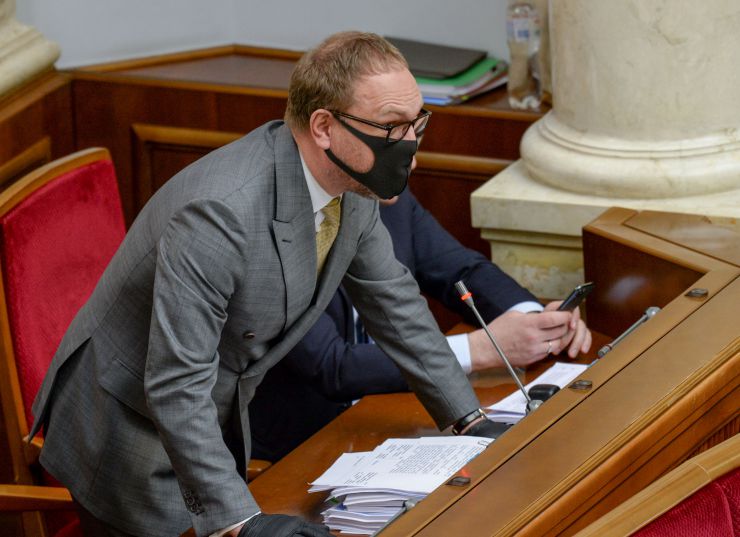 Пленарне засідання Верховної Ради України.
Голова Верховної Ради України Дмитро Разумков відкрив пленарне засідання.

Народні депутати продовжують розглядати правки до законопроекту про внесення змін до Земельного кодексу України та інших законодавчих актів щодо удосконалення системи управління та дерегуляції у сфері земельних відносин №2194, розпочатий на попередньому засіданні. Сергій Власенко
