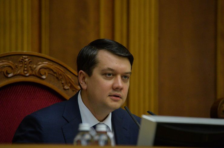Пленарне засідання Верховної Ради України.

Голова Верховної Ради України Дмитро Разумков відкрив пленарне засідання.
Головуючий нагадав, що у п’ятницю проводиться «година запитань до Уряду».
Розпочалася «година запитань до Уряду». 
Головуючий надав слово для виступу Міністру охорони здоров’я Максиму Степанову.
