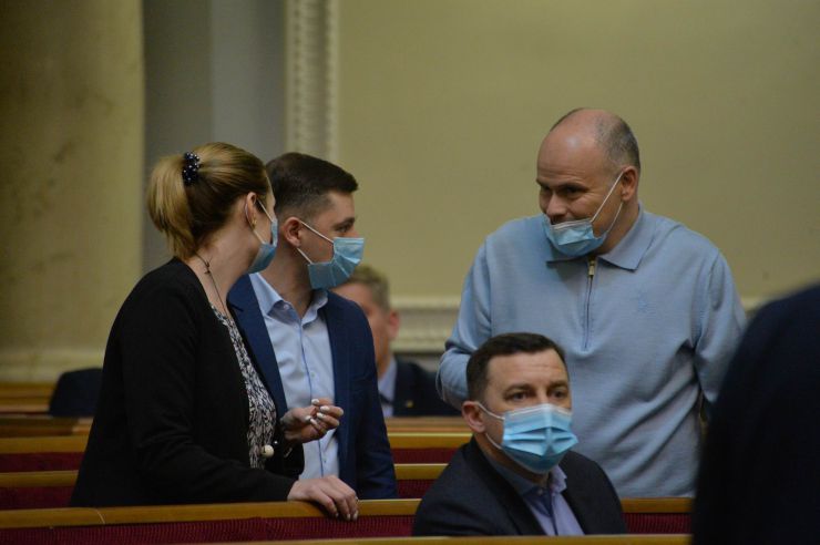 Пленарне засідання Верховної Ради України.

Голова Верховної Ради України Дмитро Разумков відкрив пленарне засідання.
Головуючий нагадав, що у п’ятницю проводиться «година запитань до Уряду».
Розпочалася «година запитань до Уряду». 
Головуючий надав слово для виступу Міністру охорони здоров’я Максиму Степанову. Михайло Радуцький -СН, справа
