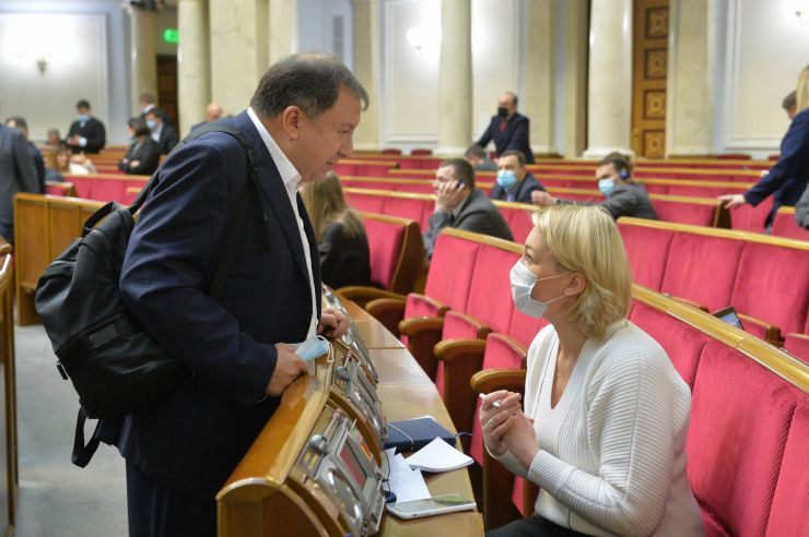Пленарне засідання Верховної Ради України.

Голова Верховної Ради України Дмитро Разумков відкрив пленарне засідання.
Головуючий нагадав, що у п’ятницю проводиться «година запитань до Уряду».
Розпочалася «година запитань до Уряду». 
Головуючий надав слово для виступу Міністру охорони здоров’я Максиму Степанову. Микола Княжицький, Марія Іонова -ЄС
