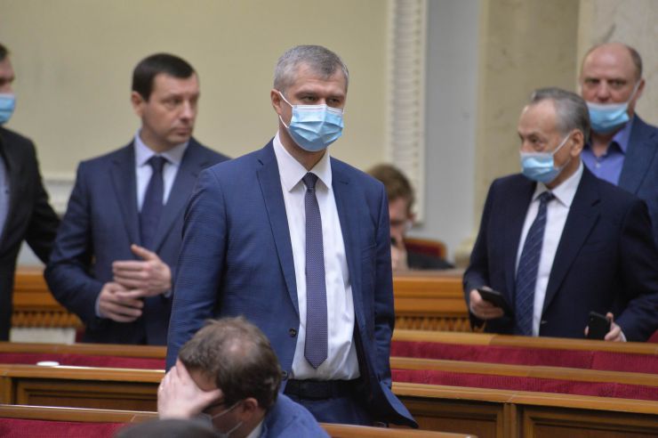 Пленарне засідання Верховної Ради України.

Голова Верховної Ради України Дмитро Разумков відкрив пленарне засідання.
Головуючий нагадав, що у п’ятницю проводиться «година запитань до Уряду».
Розпочалася «година запитань до Уряду». 
Головуючий надав слово для виступу Міністру охорони здоров’я Максиму Степанову. Владислав Рубльов -СН
