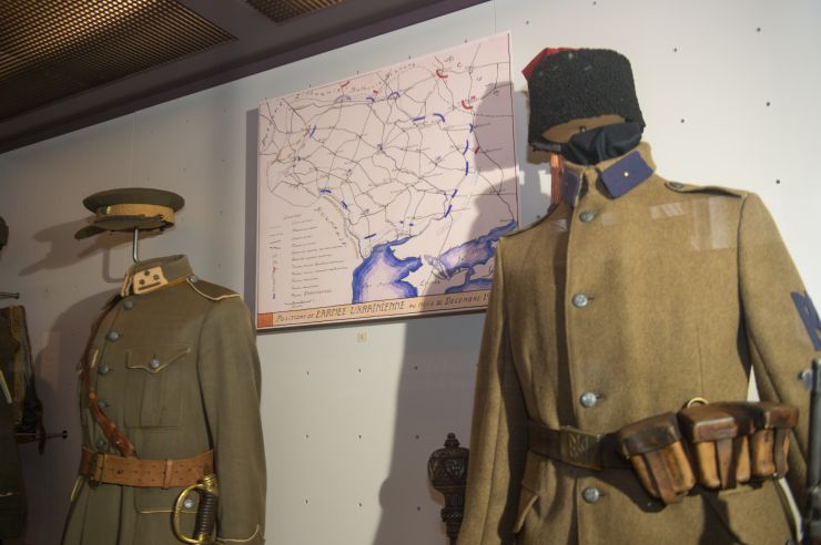 Робочий візит Голови Верховної Ради України Д.Разумкова до Королівства Бельгія, інституцій Європейського Союзу, НАТО та Великого Герцогства Люксембург.

Відвідування Головою Верховної Ради України Д.Разумковим Королівського музею армії
Презентацію колекції проводить Директор музею Мішель Жопар
По завершенні – запис у книзі Почесних гостей
