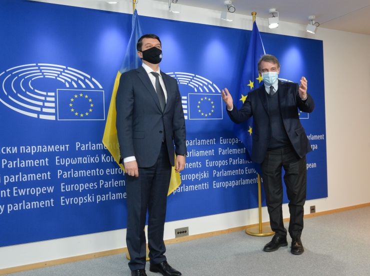 Робочий візит Голови Верховної Ради України Д.Разумкова до Королівства Бельгія, інституцій Європейського Союзу, НАТО та Великого Герцогства Люксембург.

Зустріч Голови Верховної Ради України Д.Разумкова з Президентом Європейського Парламенту Д.Сассолі
запис у книзі Почесних гостей.
 По завершенні – Церемонія підписання Меморандуму «Про взаєморозуміння між Верховною Радою України та Європейським Парламентом про спільні рамки підтримки парламентської демократії»

Меморандум підписують: Голова Верховної Ради України Д.Разумков та Президент Європейського Парламенту Д.Сассолі
