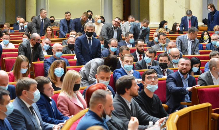 Позачергове пленарне засідання Верховної Ради України.

Голова Верховної Ради України Дмитро Разумков відкрив позачергове пленарне засідання.
Головуючий зазначив, що позачергове засідання проводиться у зв’язку з вимогою Президента України про скликання позачергового пленарного засідання Верховної Ради України дев’ятого скликання.
Головуючий надав слово для інформації щодо ескалації російсько-українського збройного конфлікту Головнокомандувачу Збройних Сил України генерал-полковнику Руслану Хомчаку.
Під час виступу на пропозицію Головнокомандувача Збройних Сил України народні депутати хвилиною мовчання вшанували пам’ять чотирьох загиблих військовослужбовців.
Прийнято Постанову 