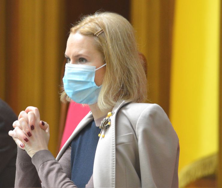 Позачергове пленарне засідання Верховної Ради України.

Голова Верховної Ради України Дмитро Разумков відкрив позачергове пленарне засідання.
Головуючий зазначив, що позачергове засідання проводиться у зв’язку з вимогою Президента України про скликання позачергового пленарного засідання Верховної Ради України дев’ятого скликання.
Головуючий надав слово для інформації щодо ескалації російсько-українського збройного конфлікту Головнокомандувачу Збройних Сил України генерал-полковнику Руслану Хомчаку.
Під час виступу на пропозицію Головнокомандувача Збройних Сил України народні депутати хвилиною мовчання вшанували пам’ять чотирьох загиблих військовослужбовців.
Прийнято Постанову 