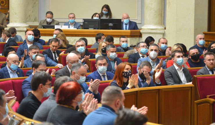 Позачергове пленарне засідання Верховної Ради України.

Голова Верховної Ради України Дмитро Разумков відкрив позачергове пленарне засідання.
Головуючий зазначив, що позачергове засідання проводиться у зв’язку з вимогою Президента України про скликання позачергового пленарного засідання Верховної Ради України дев’ятого скликання.
Головуючий надав слово для інформації щодо ескалації російсько-українського збройного конфлікту Головнокомандувачу Збройних Сил України генерал-полковнику Руслану Хомчаку.
Під час виступу на пропозицію Головнокомандувача Збройних Сил України народні депутати хвилиною мовчання вшанували пам’ять чотирьох загиблих військовослужбовців.
Прийнято Постанову 