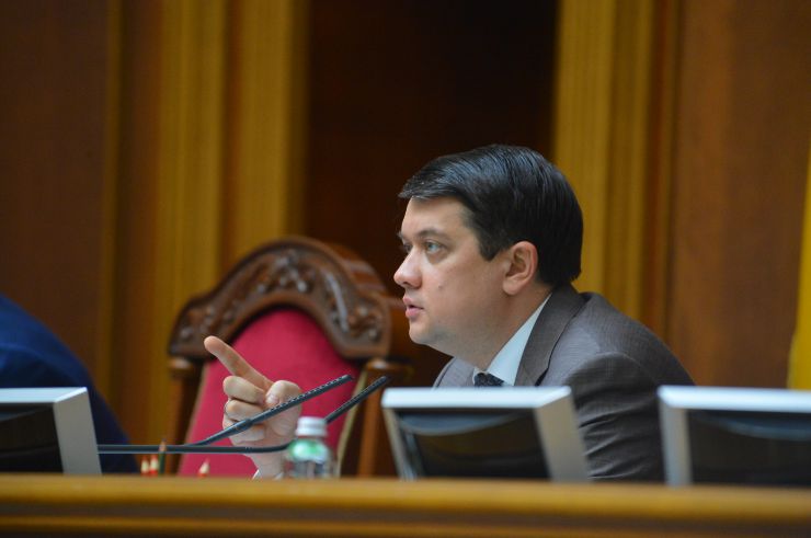 Позачергове пленарне засідання Верховної Ради України.

Голова Верховної Ради України Дмитро Разумков відкрив позачергове пленарне засідання.
Головуючий зазначив, що позачергове засідання проводиться у зв’язку з вимогою Президента України про скликання позачергового пленарного засідання Верховної Ради України дев’ятого скликання.
Головуючий надав слово для інформації щодо ескалації російсько-українського збройного конфлікту Головнокомандувачу Збройних Сил України генерал-полковнику Руслану Хомчаку.
Під час виступу на пропозицію Головнокомандувача Збройних Сил України народні депутати хвилиною мовчання вшанували пам’ять чотирьох загиблих військовослужбовців.
Прийнято Постанову 