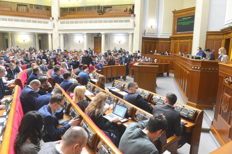 Позачергове пленарне засідання Верховної Ради України.

Голова Верховної Ради України Дмитро Разумков відкрив позачергове пленарне засідання.
Головуючий зазначив, що позачергове засідання проводиться у зв’язку з вимогою Президента України про скликання позачергового пленарного засідання Верховної Ради України дев’ятого скликання.
Головуючий надав слово для інформації щодо ескалації російсько-українського збройного конфлікту Головнокомандувачу Збройних Сил України генерал-полковнику Руслану Хомчаку.
Під час виступу на пропозицію Головнокомандувача Збройних Сил України народні депутати хвилиною мовчання вшанували пам’ять чотирьох загиблих військовослужбовців.
Прийнято Постанову 