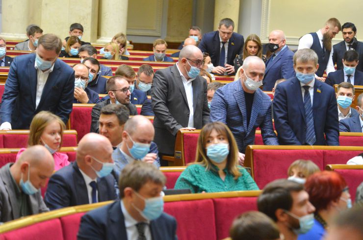 Пленарне засідання Верховної Ради України.

Голова Верховної Ради України Дмитро Разумков відкрив пленарне засідання.
Народні депутати продовжують розглядати правки до законопроекту про внесення змін до Земельного кодексу України та інших законодавчих актів щодо удосконалення системи управління та дерегуляції у сфері земельних відносин №2194.
