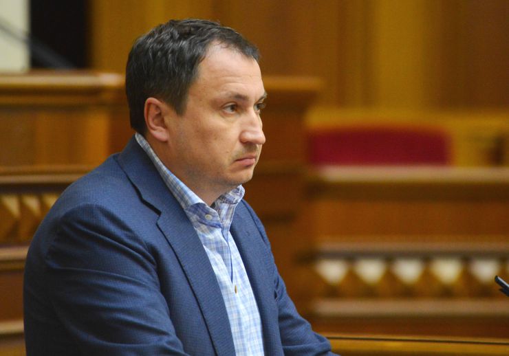 Пленарне засідання Верховної Ради України.

Голова Верховної Ради України Дмитро Разумков відкрив пленарне засідання.
Народні депутати продовжують розглядати правки до законопроекту про внесення змін до Земельного кодексу України та інших законодавчих актів щодо удосконалення системи управління та дерегуляції у сфері земельних відносин №2194. Микола Сольський СН

