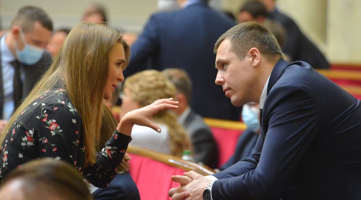 Пленарне засідання Верховної Ради України.

Голова Верховної Ради України Дмитро Разумков відкрив пленарне засідання.
Народні депутати продовжують розглядати правки до законопроекту про внесення змін до Земельного кодексу України та інших законодавчих актів щодо удосконалення системи управління та дерегуляції у сфері земельних відносин №2194. Соломія Бобровська ГОЛОС Роман Костенко Голос 
